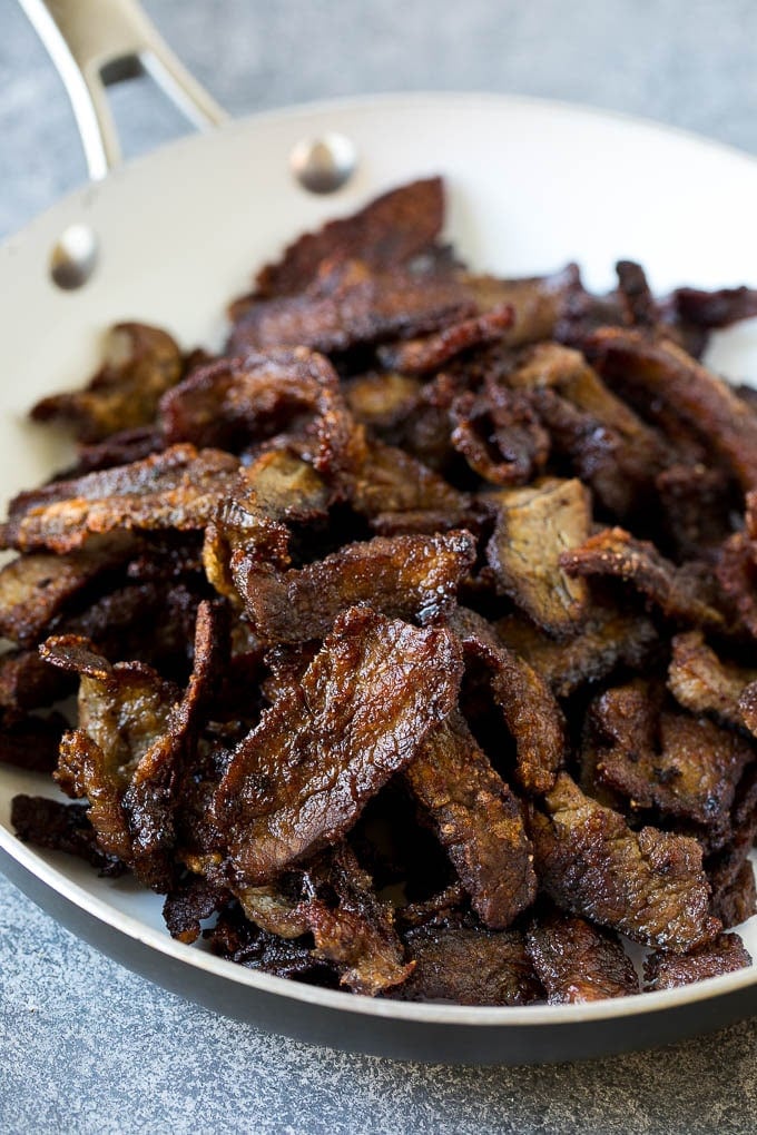 Mongolian Beef Recipe | Asian Beef Recipe | Chinese Beef | Beef Stir Fry #Chinese #Mongolian #Asian #mongolianbeef #beef #dinneratthezoo #dinner Seared crispy flank steak pieces.