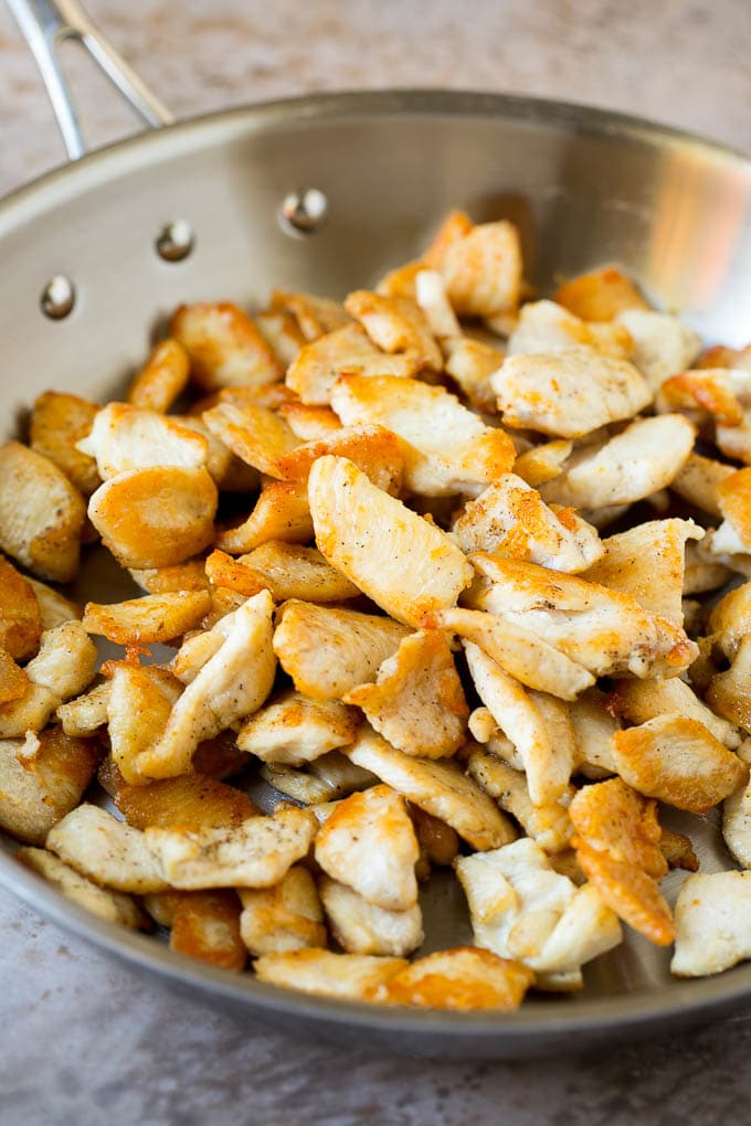 Stir Fry Noodles Recipe | Noodle Stir Fry #chicken #noodles #stirfry #mushrooms #dinner #dinneratthezoo Thinly sliced chicken seared in a skillet.